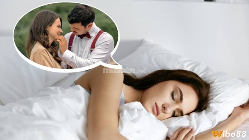 Mơ ôm phụ nữ là giấc mơ của sự hấp dẫn và phát triển bản thân mình của anh em