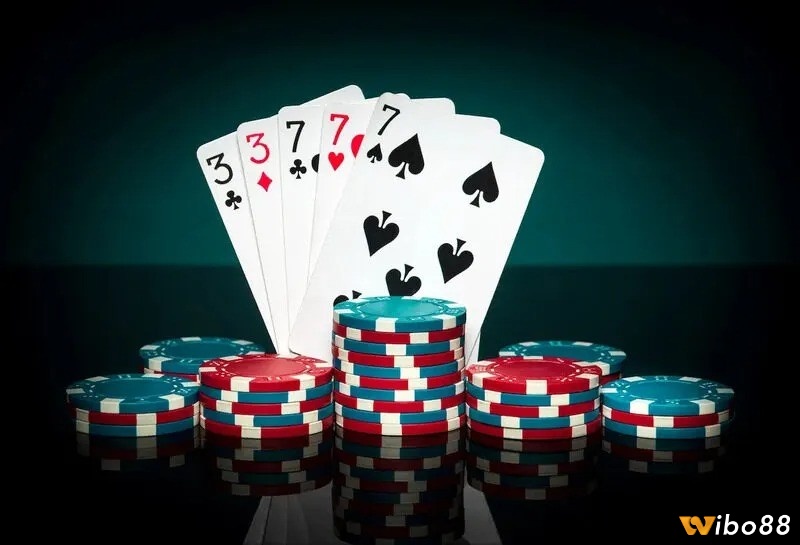 Cù lũ gồm sám 7 và đôi 3 trong cách chơi poker
