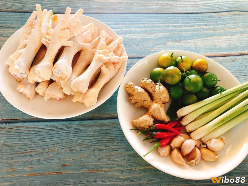 Kỹ thuật ướp cựa gà đầu bếp chuyên nghiệp thực hiện