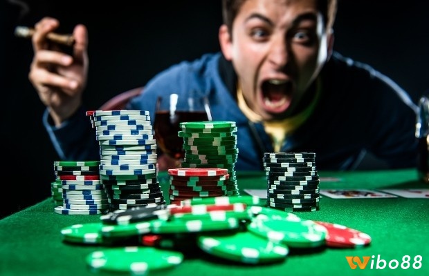 Yếu tố tâm lý đóng vai trò quan trọng trong việc hiểu downswing poker là gì và tại sao nó kéo dài
