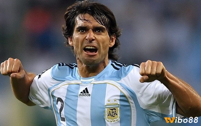 Roberto Ayala - Bức tường thép trung vệ xuất sắc nhất trong lịch sử bóng đá Argentina