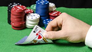 Luật chơi poker cơ bản 2025 - Hướng dẫn chi tiết từ A-Z