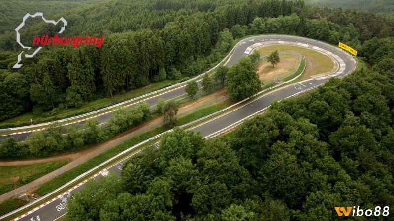 Top 5 đường đua được cộng đồng yêu thích nhất – từ “địa ngục xanh” Nordschleife đến đường cao tốc Shutoko huyền thoại.