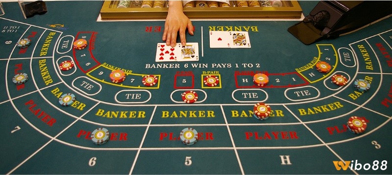 Cách tính điểm trong baccarat giúp trò chơi trở nên độc đáo và đơn giản hơn người chơi không cần thực hiện các tính toán phức tạp trong quá trình chơi