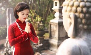 Giải mã giấc mơ thấy đi chùa báo điềm gì? Có số đề nào?