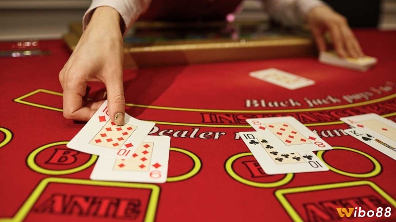 Nhiệm vụ trong blackjack là đạt được tổng điểm cao hơn nhà cái nhưng không vượt quá 21 điểm