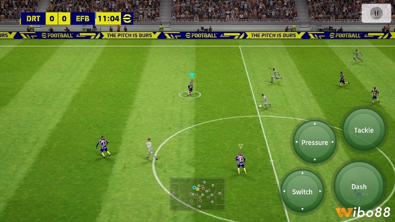 Cơ chế điều khiển cảm ứng trực quan trong eFootball Mobile giúp người chơi điều khiển linh hoạt và tự nhiên.