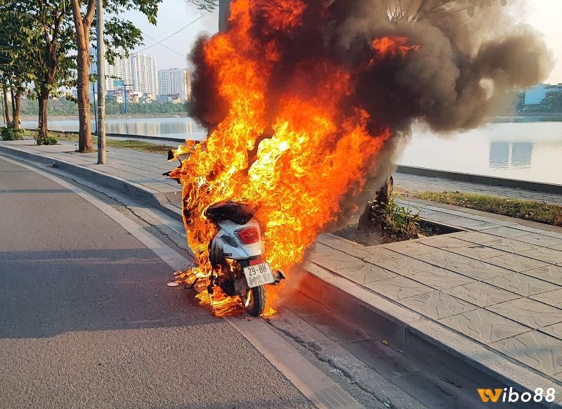 Giải mã giấc mơ thấy đi xe máy bị cháy là điềm báo xấu về áp lực tinh thần