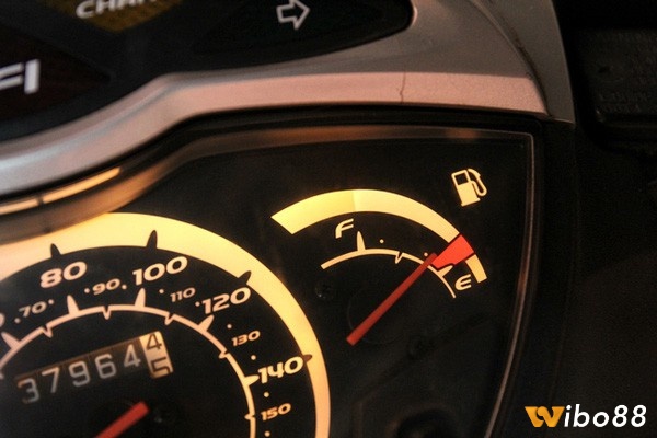 Giải mã giấc mơ thấy đi xe máy bị hết xăng báo hiệu gia chủ bị cạn kiệt sức lực