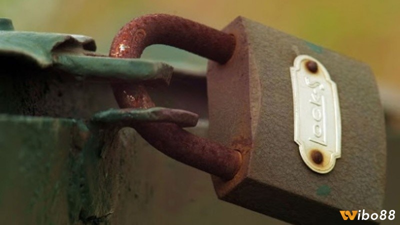 Giấc mơ thấy ổ khóa bị hỏng là điềm báo về những khó khăn bạn sắp gặp phải trong cuộc sống