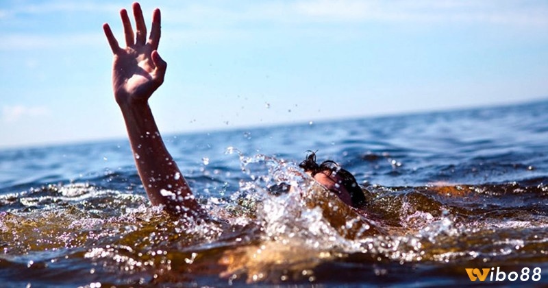 Hình ảnh chết đuối thường liên quan đến cảm xúc bị dồn nén và áp lực trong cuộc sống