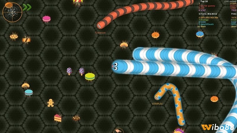Người mới chơi game wormate io nên ưu tiên thu thập thức ăn và làm quen khả năng điều khiển trước khi chủ động săn đối thủ